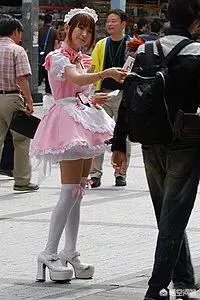你如何看待女仆咖啡屋?
