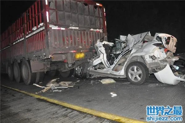 中国最惨的十大车祸:每起均造成严重的伤亡
