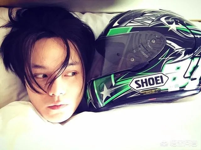 如何评价尹正谜一般的微博?