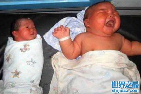 世界上最重的女婴,出生时体重达13.6斤