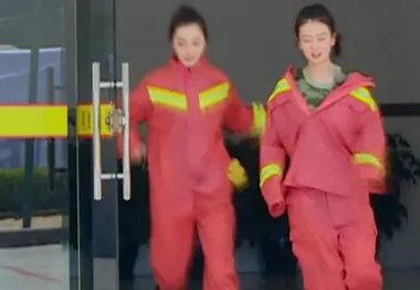 乔欣在节目中不好好穿消防服被网友吐槽,对此她本人有何回应?