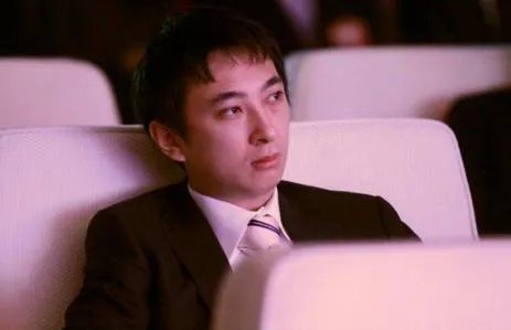 王思聪和新欢逛街,此女子是何许人也?