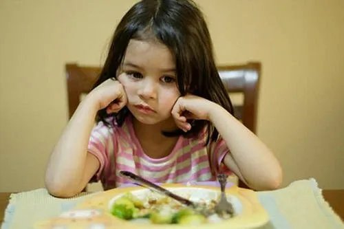 男孩儿吃饭太香被发现秒变优雅boy如何管理孩子的饮食?