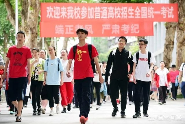 大家对上海考生因迟到2分钟就不让进考场有什么看法与建议？