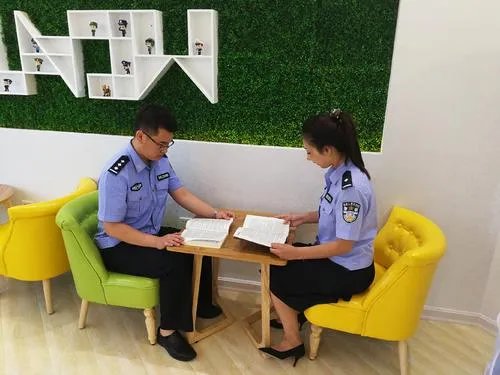 救坠江女孩牺牲的民警被追记一等功,如何减少这种悲剧的发生?