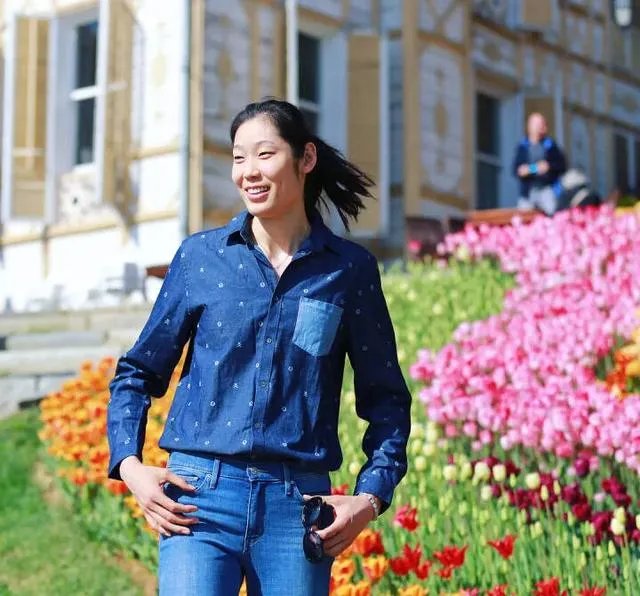 朱婷微博晒休假旅行照,评论区巴西球迷用国旗示爱,你怎么看?