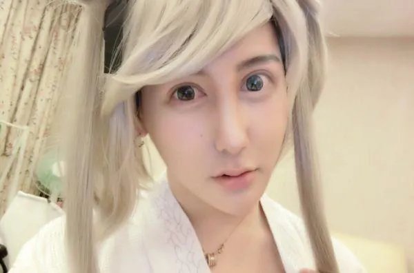 如何评价刘梓晨是有钱没头脑的网红?