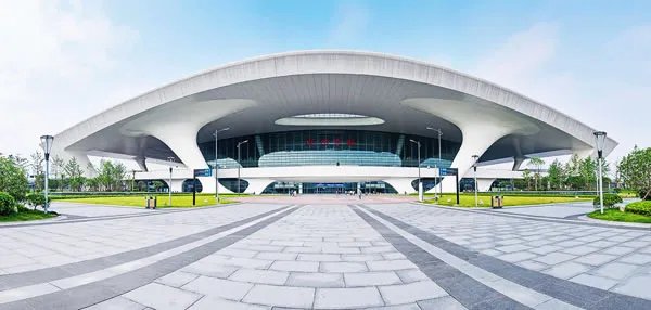 中国首条丝路高铁开通 中国十大最另类高铁站盘点