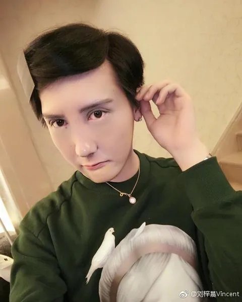 如何评价刘梓晨是有钱没头脑的网红?