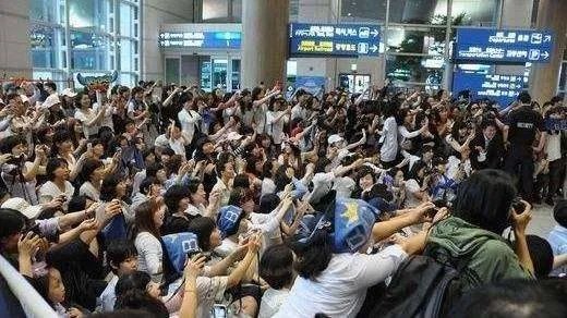 人民文娱发文呼吁粉丝理性追星,那艺人又该如何正确引导粉丝?