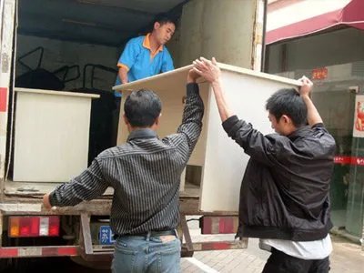 西安某小区业主搬家,不让车进小区只能人工搬运,遇到这种事应该怎么办?