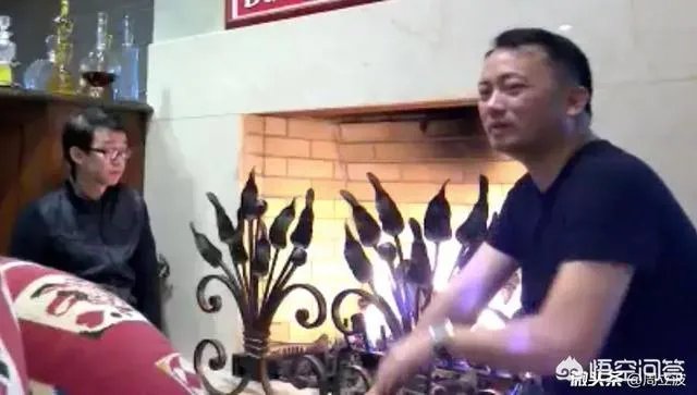 周立波首曝“某某”照片,他可能是谁?这涉及侵犯他人隐私吗?