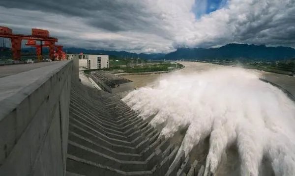 三峡大坝开启3孔泄洪,其与开闸发电有何区别?