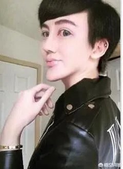 如何评价刘梓晨是有钱没头脑的网红?
