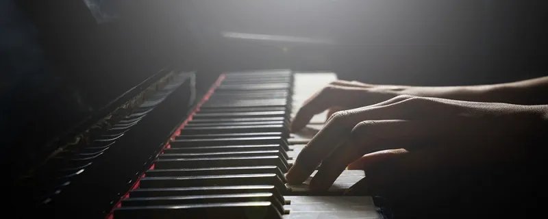 钢琴的黑白键一样宽吗 钢琴黑白键宽度一样吗