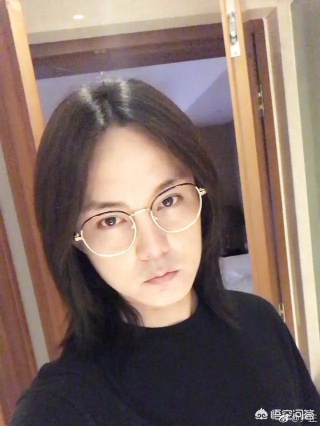 如何评价尹正谜一般的微博?