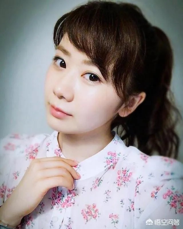 福原爱发微博把花环说成花圈,号称中国通的她看来对中国文化并不了解,你怎么看?