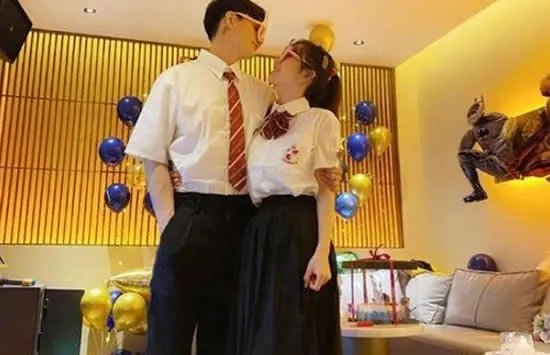 张檬金恩圣戴情侣对戒 两人怎么认识的什么时候在一起的
