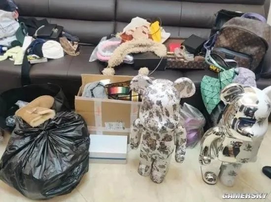 摸鱼5分钟周末版:女售货员16个月偷走老板538万 1元雪糕没绝迹