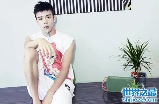 曾舜晞整容前后对比照片,大眼仔的眼睛不是混血儿