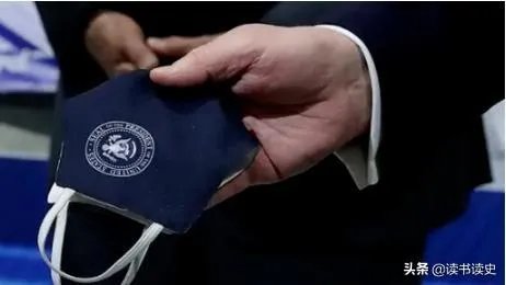 特朗普终于戴口罩了,大家怎么看?