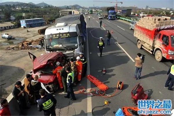 中国最惨的十大车祸:每起均造成严重的伤亡
