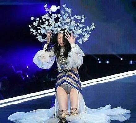 如何看待小kk拥抱奚梦瑶？