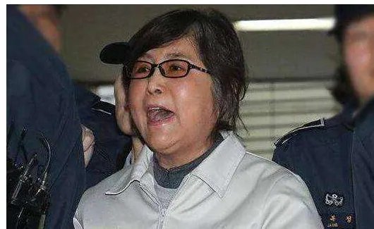 崔顺实为什么在法庭大喊？