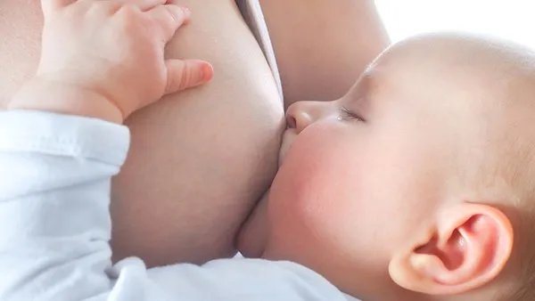 小孩脸上有白色的小块是怎么回事