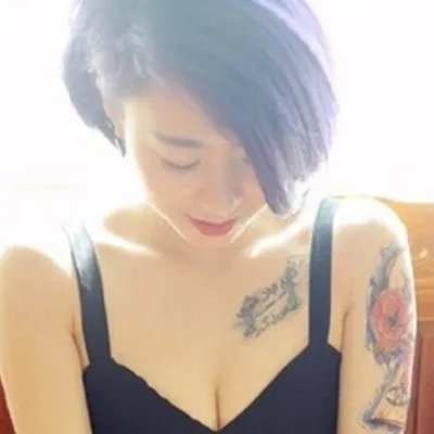 李威女友杨子晴图片曝光 惊爆半裸床照不堪入目