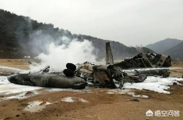 美佛州直升机坠毁现场图曝光2死1伤，直升机坠落该如何自救？