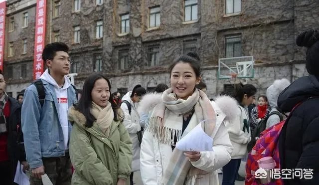 上戏艺考老师表示,化妆的考生一定会扣分,你怎么看?