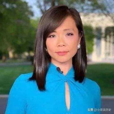 两名女记者在白宫新闻发布会,为什么会气走特朗普,就是因为蒋为佳是华裔?