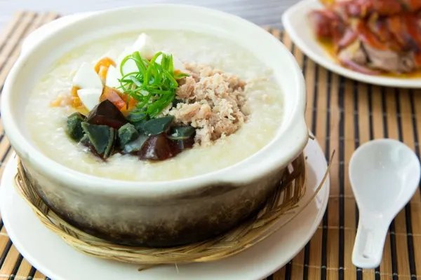 皮蛋被美国评为“最恶心食物”榜首，含铅能吃吗？为你揭开真相