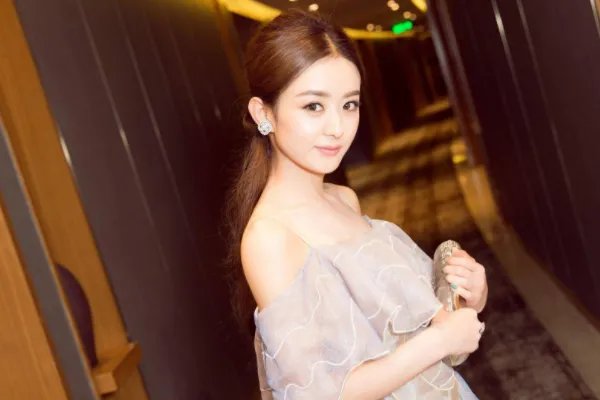赵丽颖粉丝常在微博下提醒冯绍峰好好对待赵丽颖,是否管得太宽了?