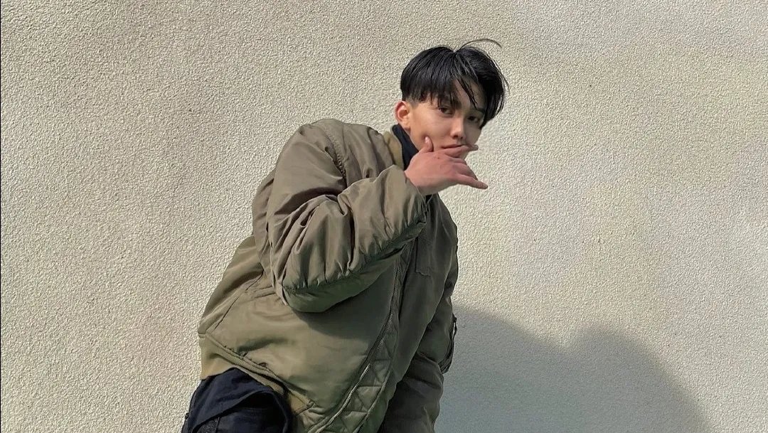 段浩男力挺高嘉朗被骂后再发博,你觉得是他对还是骂他的网友对?