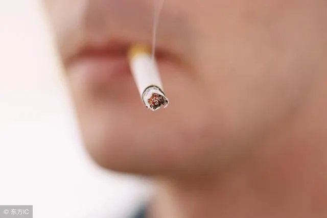 外地男子在三亚加油站吸烟遭人劝阻，父子俩反倒动手打人，你怎么看？