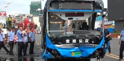 贵州公交坠湖事故已致21死,如此惨剧是如何发生的?