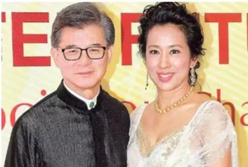 罗康瑞前妻何晶洁现状资料是赌王家里人吗 罗康瑞的女儿罗宝瑜图