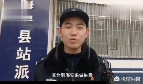 江苏海安县火车站,一男子扛144万坐火车,大家怎么看?