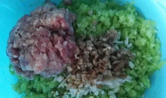 正宗芹菜猪肉饺子馅的做法