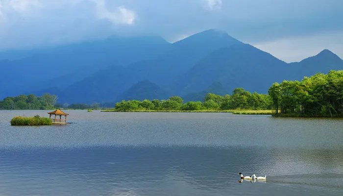 世界上最深的湖是什么湖 世界上最深的湖泊是哪里