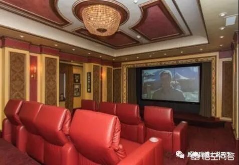 周立波首曝“某某”照片,他可能是谁?这涉及侵犯他人隐私吗?
