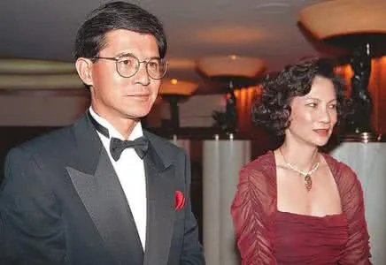 罗康瑞前妻何晶洁现状资料是赌王家里人吗 罗康瑞的女儿罗宝瑜图