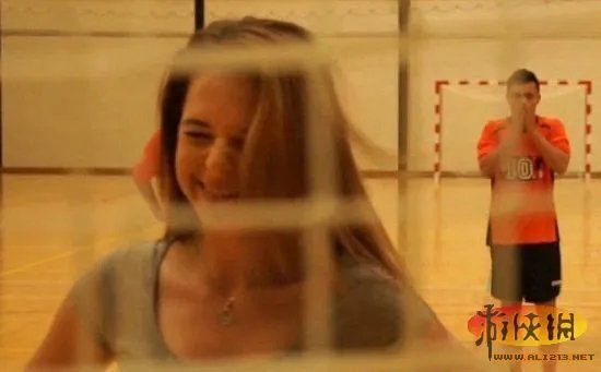 美女翘臀任你射!奇葩训练真让人羡煞嫉妒恨