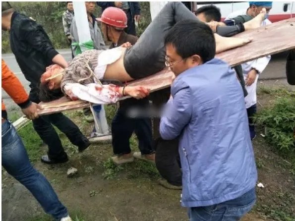 贵州客车坠河是怎么回事?