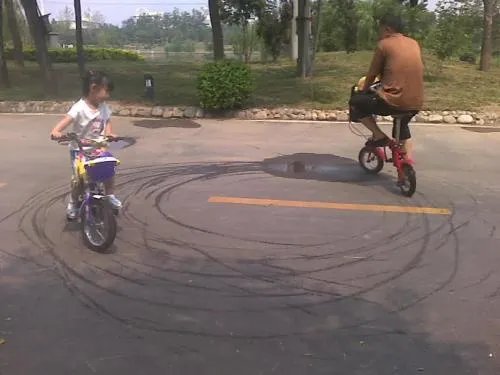 孙女中秋突然回家爷爷哭了,这对爷孙的关系如何?