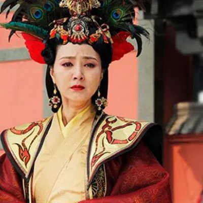 威后扮演者姜洪波演技惊人 现实生活和剧中反差竟如此大