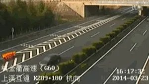 山东一司机在高速上仅1分钟驾照被扣30分,你怎么看?
