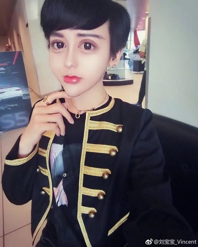 如何评价刘梓晨是有钱没头脑的网红?